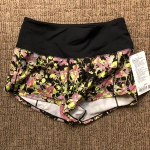 NWT Lululemon High Rise Speed-Up 2.5”- size 4